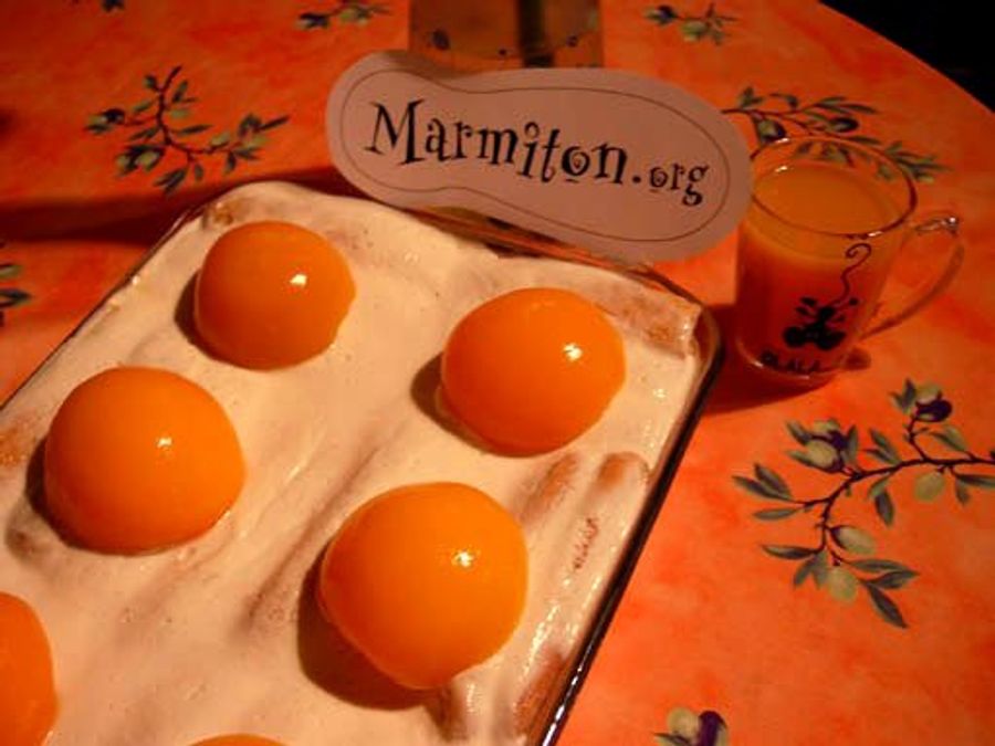 Abricots en ' oeufs au plat '
