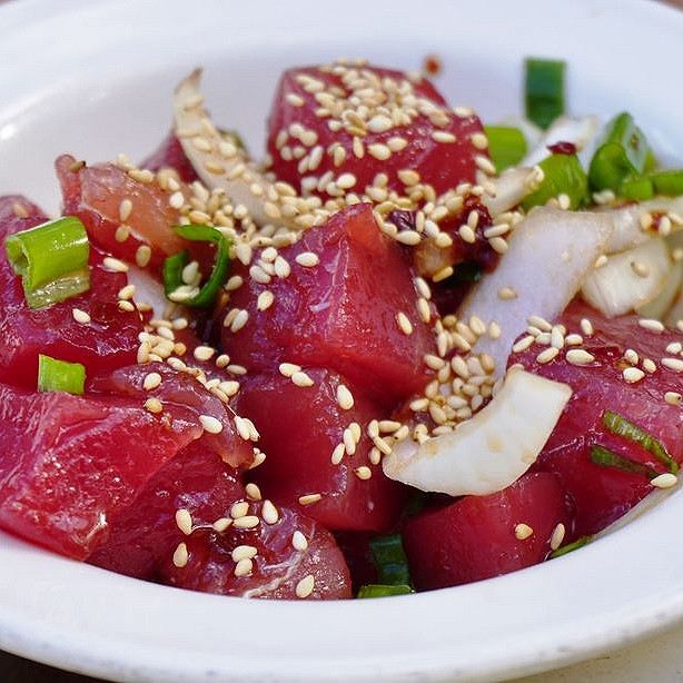 Ahi poke hawaïen