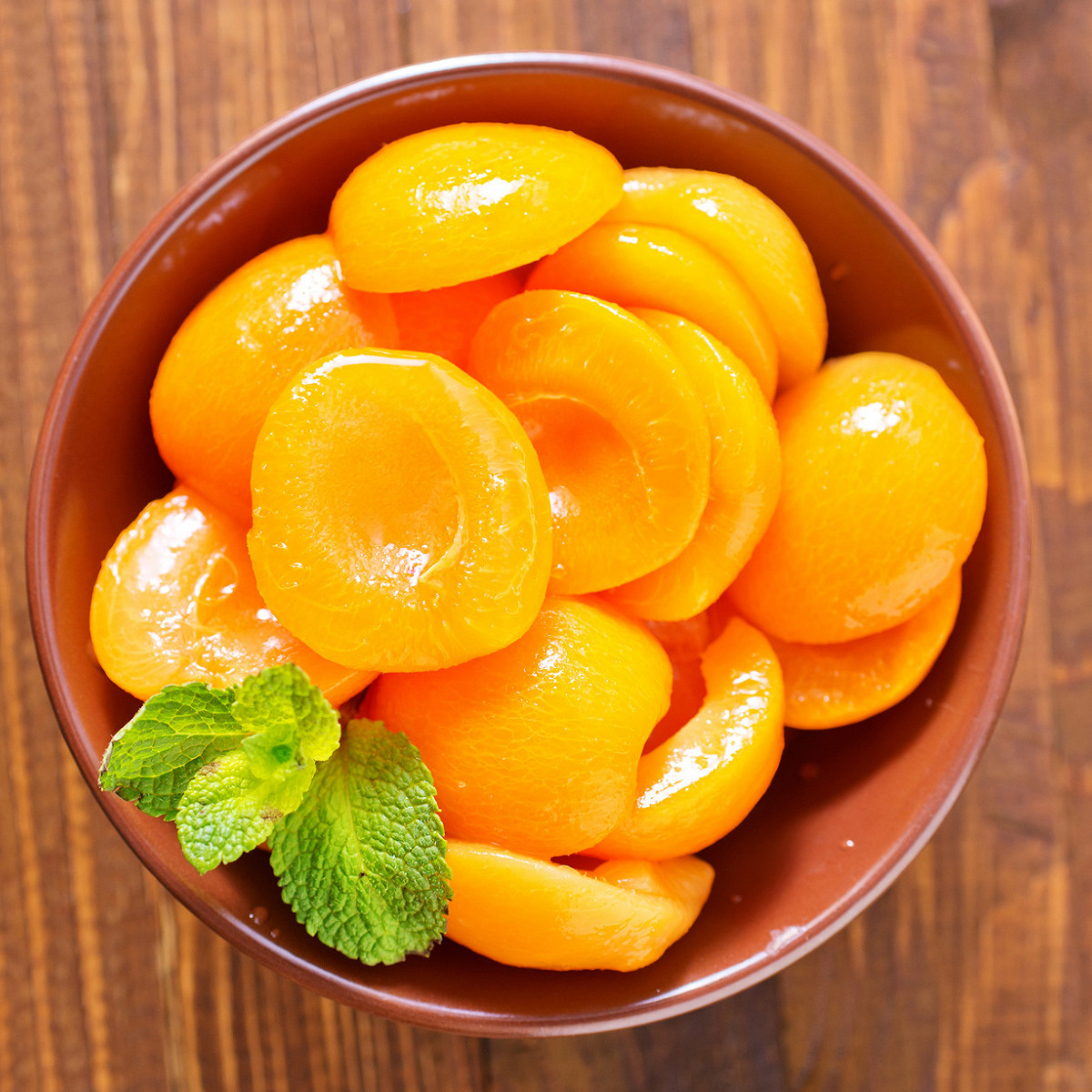 Abricots pochés au sirop