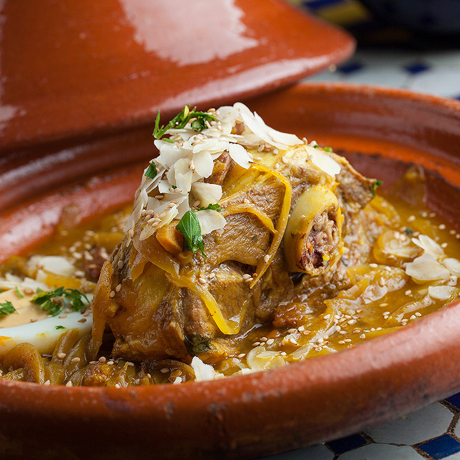 Tajine d'agneau aux amandes et raisins secs