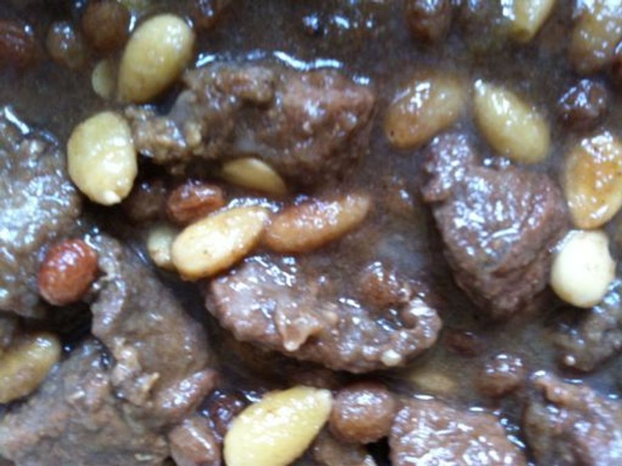 Agneau aux amandes et raisins secs