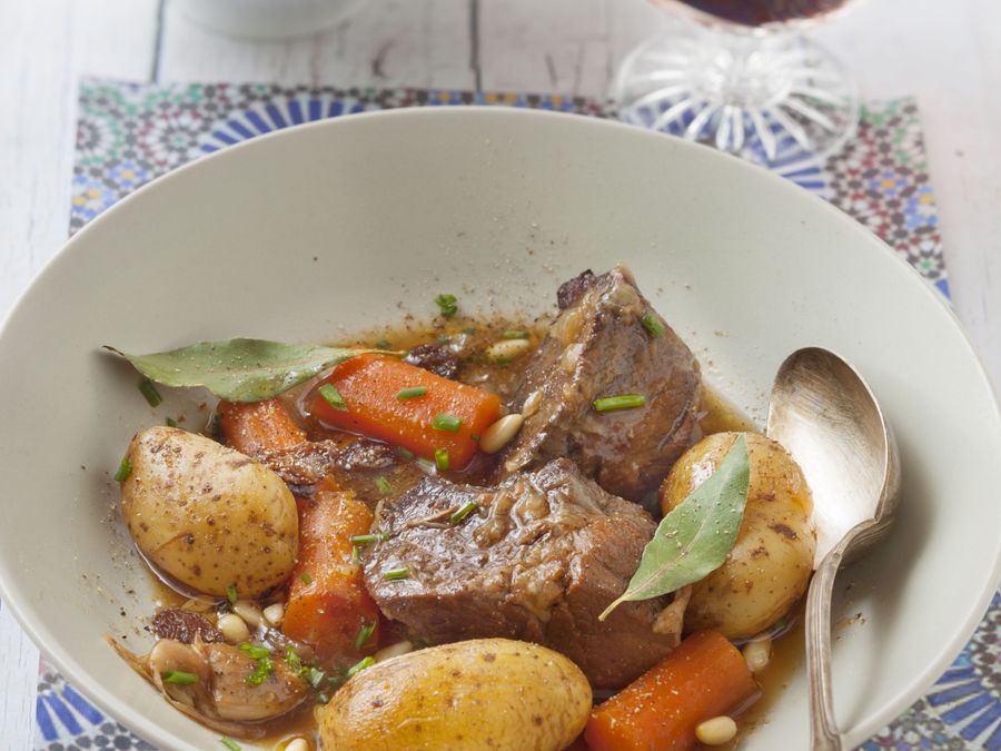 Agneau confit aux pommes de terres nouvelles